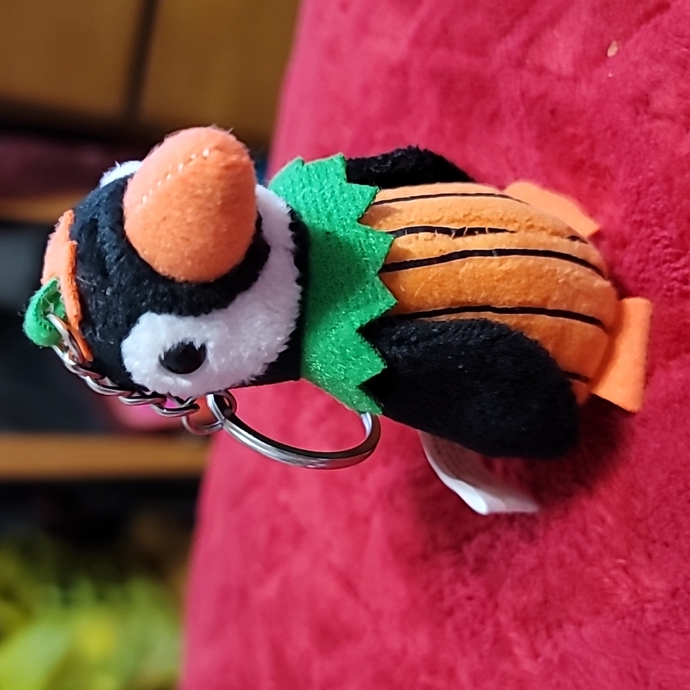 BARBARAS bird keychain
